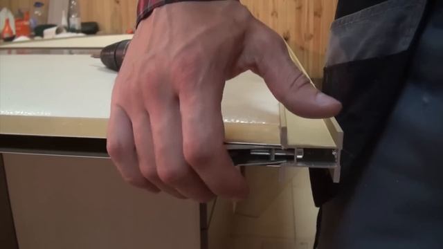 Шкаф купе своими руками #7 Установка нижних роликов раздвижных дверей смотреть онлайн