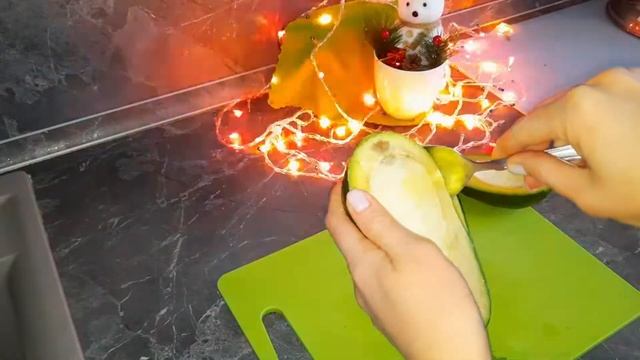 Салат с авокадо ?и куриной грудкой смотреть онлайн
