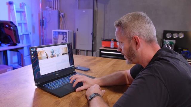 This laptop just made your desktop obsolete! смотреть онлайн