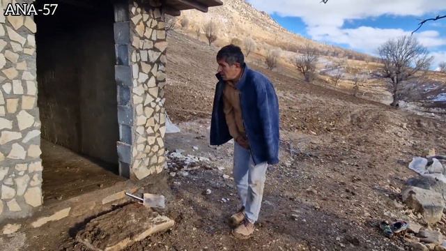 A man attacked Rahman and his family and took their belongings for his demand смотреть онлайн