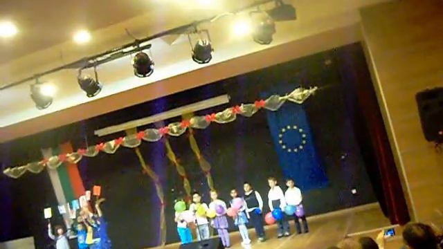 Детски хор " Росна китка " с участие нашето Кате. смотреть онлайн