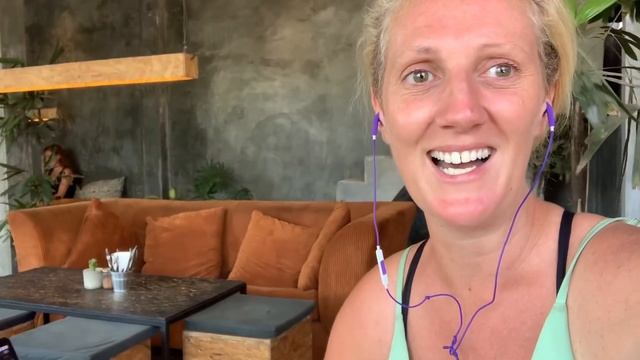 KUTA LOMBOK: Beaches, Sunsets and MotoGP?! смотреть онлайн