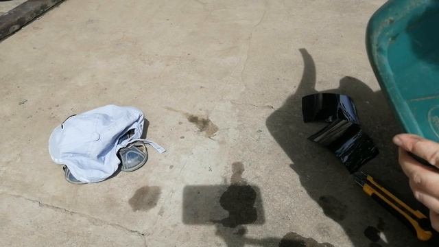 Попытка заклеить дыру в лейке смотреть онлайн