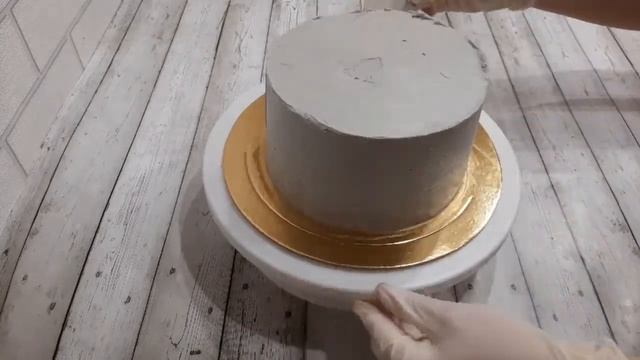 Сборка и украшение мужского торта с золотым декором. смотреть онлайн