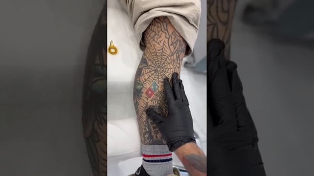 Удаляем татуировку которая кормила 3 года ? Доминос пицца смотреть онлайн