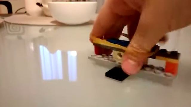 Герман собирает арбалет из LEGO смотреть онлайн