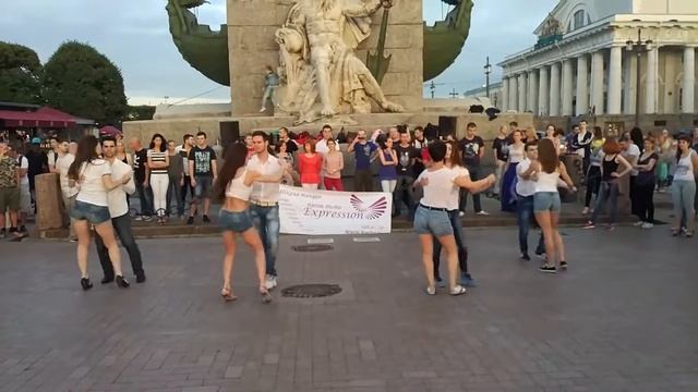 выступление учеников Expression Dance Studio c номером Bachata Sensual смотреть онлайн