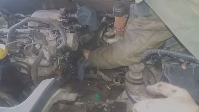 Renault Laguna 2. Как правильно снять коробку передач. смотреть онлайн