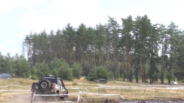 MITSUBISHI Pajero vs SUZUKI Jimny [MUD OFF Road] смотреть онлайн