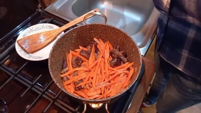 Плов Pilav с говядиной, мама готовит смотреть онлайн