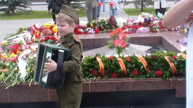 МАлыш ЗАжигает на Вечном огне! 09 мая 2016 года! смотреть онлайн