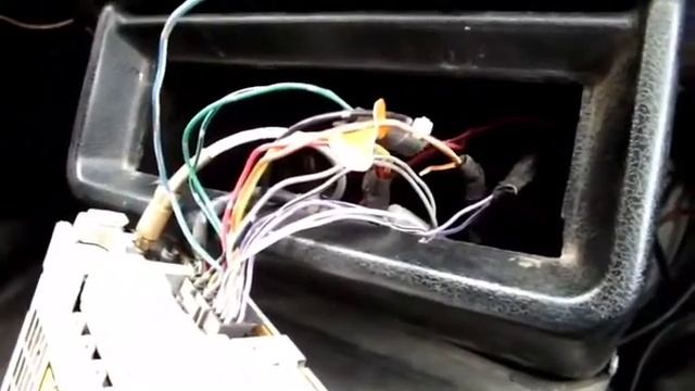 самое простое подключение любой магнитолы на примере пионера смотреть онлайн