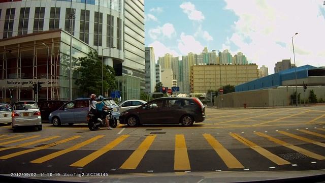 Grey Honda Stream Blocking Traffic and hitting motocycle смотреть онлайн