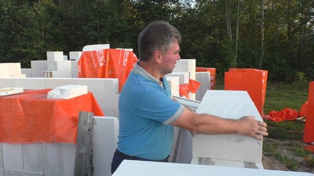 14. Моя стройка. Стены из газоблока. Блок "поплыл". Нюансы кладки на пену. смотреть онлайн