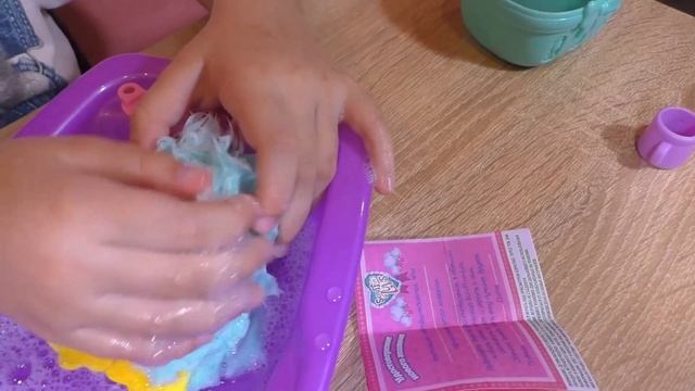 Новые Игрушки Сюрпризы Пушистик - Потеряшка в Колыбельке Scruff a Luvs Купание Пушистика смотреть онлайн