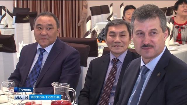 Ветеранов Тазовского района наградили медалями и дипломами смотреть онлайн