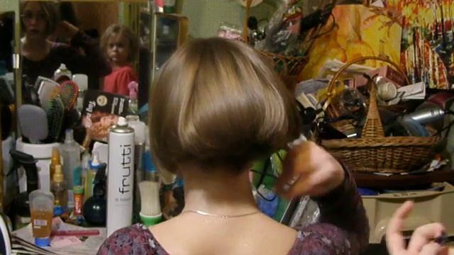 Женская стрижка каре. Елена Уваровит ,модель Аида Нащанська.16 смотреть онлайн