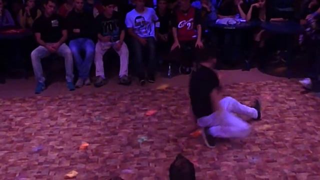 "НОВЫЙ ФАРВАТЕР - 2012" B-BOY SOLO FINAL: LITTLE KILL/KID смотреть онлайн