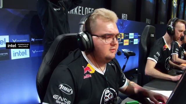 Mzinho to ENCE "sit the f*** down" смотреть онлайн