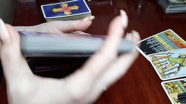 Загаданный вами мужчина, его мысли, чувства намерения. 3 варианта, колода Манара. смотреть онлайн