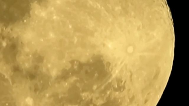 Zoom to the moon using Canon PowerShot SX540 HS Superzoom Camera смотреть онлайн