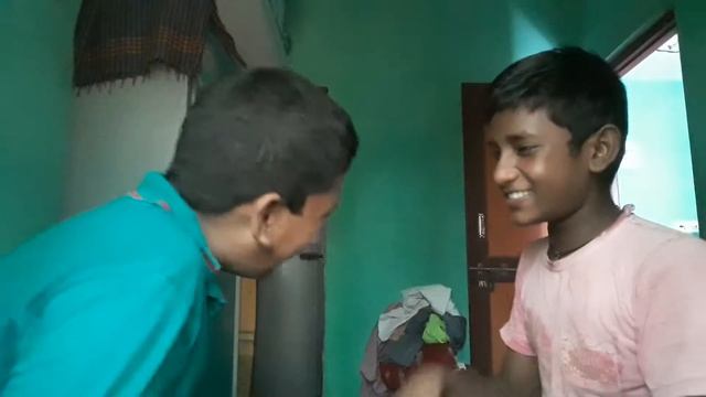 Funny two boys playing stone paper scissor games смотреть онлайн