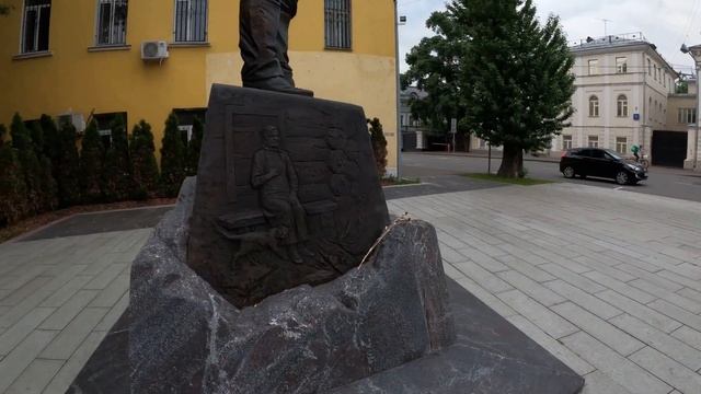 Иду к памятнику Солженицыну в Москве смотреть онлайн