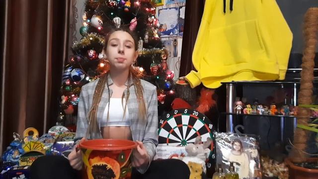 Обзор новогодних подарков?| подарили штатив и худи| смотреть онлайн