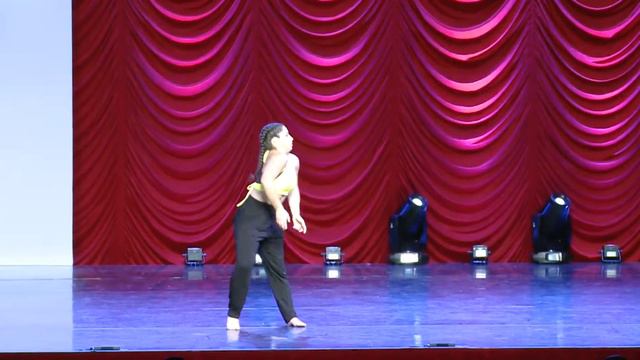 Lorraine James- Broad Shoulders смотреть онлайн