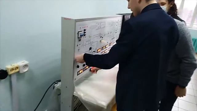 Электрики смотреть онлайн