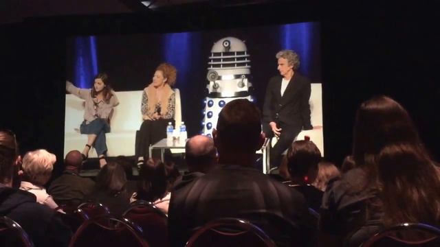 11yr old asks Jenna Coleman, Alex Kingston & Peter Capaldi about Daleks - Ottawa Comiccon 2017 смотреть онлайн