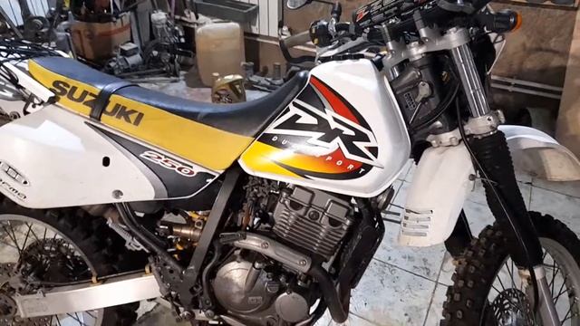 Эндуро Suzuki Dr250r наблюдения в эксплуатации смотреть онлайн