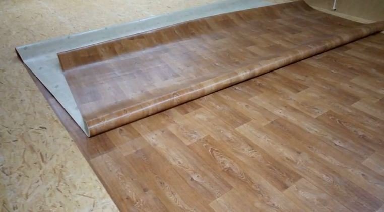 Ровная стыковка двух частей линолеума при настиле его на большую площадь смотреть онлайн