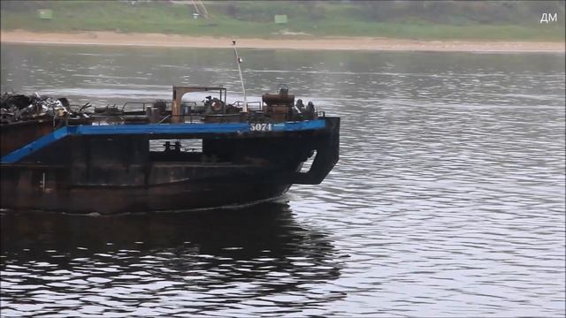 Буксир ОТА 929 с баржой 3074 проходит Тутаев вверх по Волге 19 09 2018г смотреть онлайн