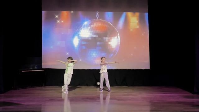 ЛЕТО, 2021 :: ВТОРАЯ СМЕНА / Шоу талантов «Главная сцена» - Король Мария и Сладкова Александра смотреть онлайн