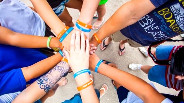 Специалист, участвующий в организации деятельности детского коллектива. смотреть онлайн