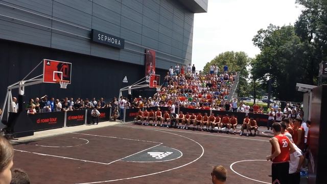Derrick Rose tour Beograd ( Takmicenje u zakucavanju - 1. runda ) смотреть онлайн