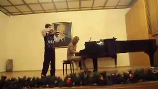 David Karapetyan plays Venyavski romance смотреть онлайн