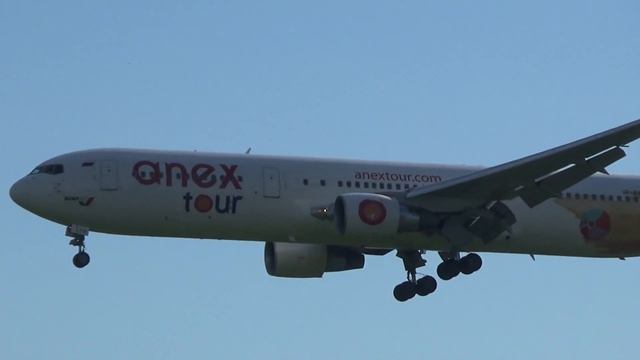 Azur Air Boeing 767-300 [VP-BXW] Landing in Moscow Domodedovo/DME/UUDD смотреть онлайн
