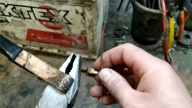 Сварка проводов батарейкой! Всего две детали! Соберет даже новичек.