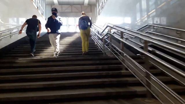 метро Народное ополчение выход номер 4 по ступенькам смотреть онлайн