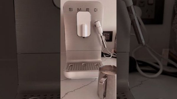 (SMEG BCC02 Bean to cup) A cup of coffee with my new coffee machine