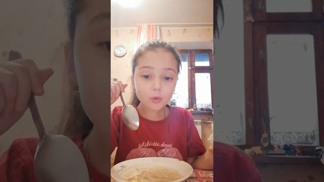 Вкусный суп, а ваша мама печёт домашний хлеб?? смотреть онлайн