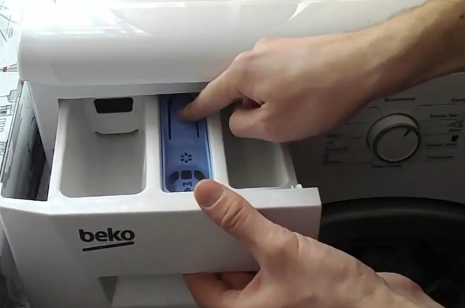 Почему в порошкоприемнике стиральной машины остается порошок после стирки.mp4 смотреть онлайн