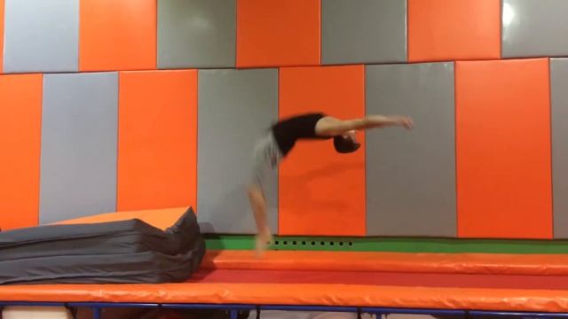 Батутная дорожка - Гриша Блошенко смотреть онлайн