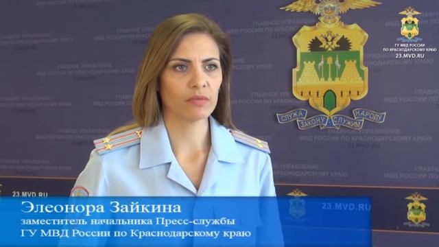 В Брюховецкой полицейские задержали подозреваемого в грабеже смотреть онлайн