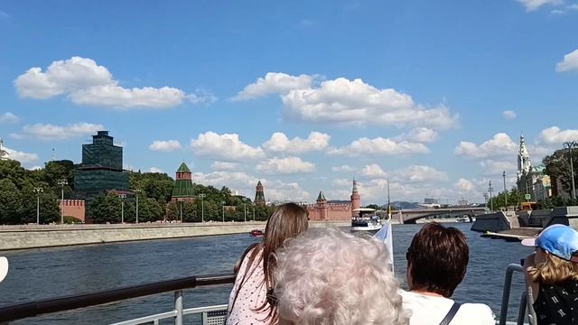 Москва. Прогулка на теплоходе по Москве-реке. Часть 4. Кремль. смотреть онлайн