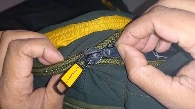 How to fix a stuck zipper | Without any damage смотреть онлайн