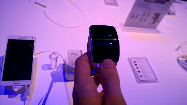 Samsung Gear S - Hands-On Walkthrough - uSwitch.com смотреть онлайн