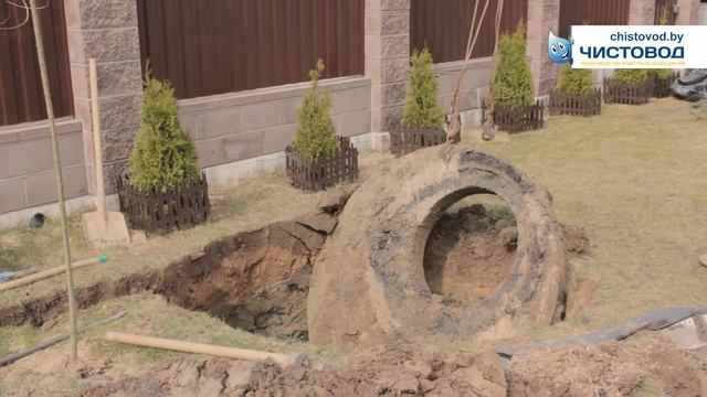 Канализация в частном доме: НЕ своими руками. Внутрь бетонного септика ~ пластиковый! Минск. Монтаж смотреть онлайн